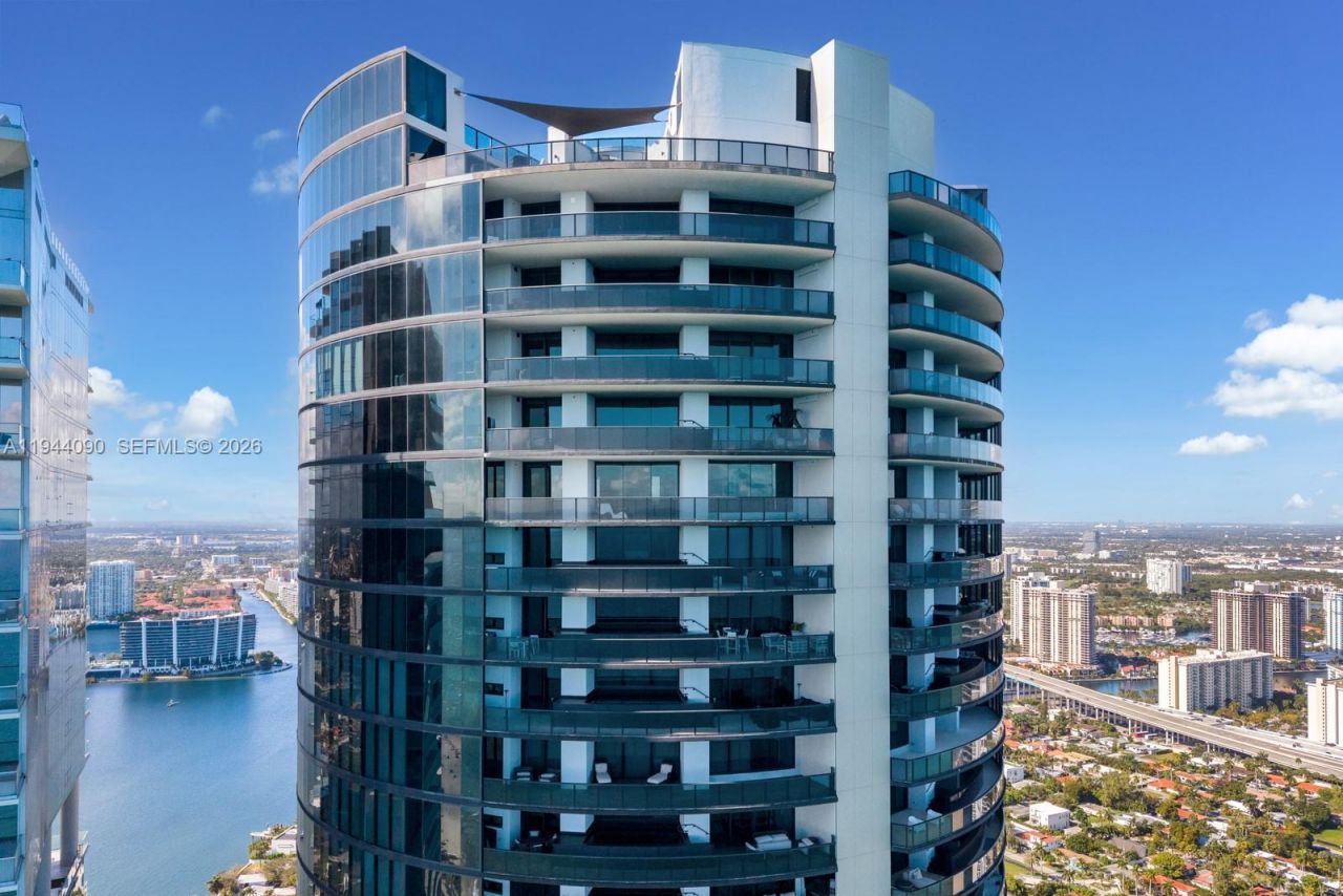 18555 Collins Ave , Unit 5201, Sunny Isles Beach, FL 33160 Photo