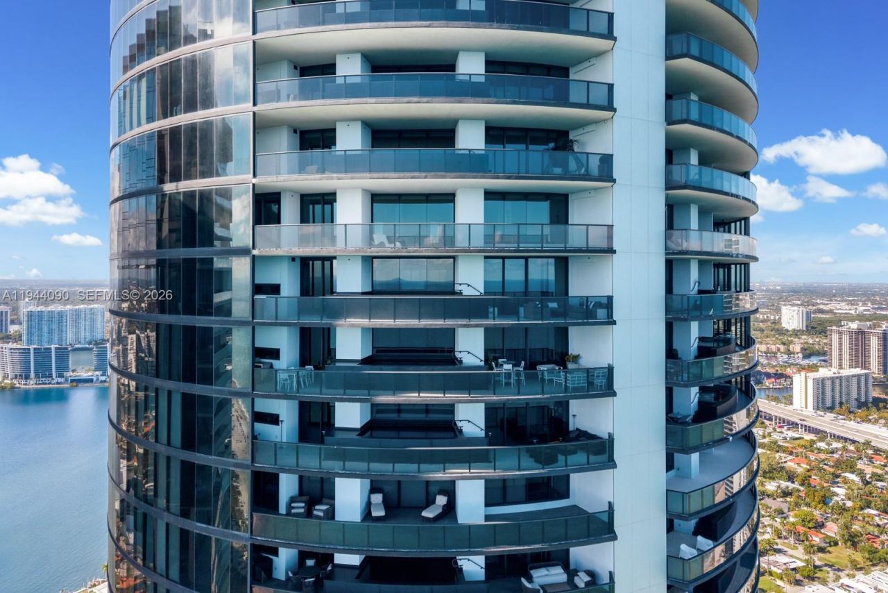 18555 Collins Ave , Unit 5201, Sunny Isles Beach, FL 33160 Photo