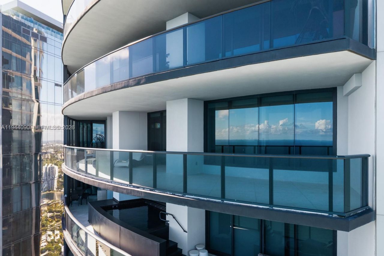 18555 Collins Ave , Unit 5201, Sunny Isles Beach, FL 33160 Photo