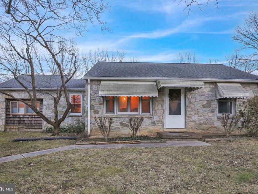329 Dahlia Road, Lancaster, PA 17602 Main Photo