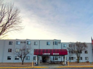 215 Linden Avenue W, Winsted, MN 55395