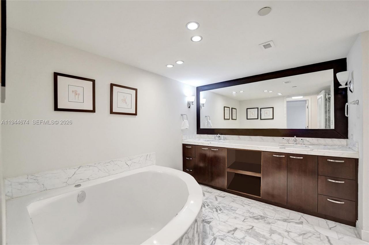 19667 Turnberry Way, Unit 12F, Aventura, FL 33180 Photo