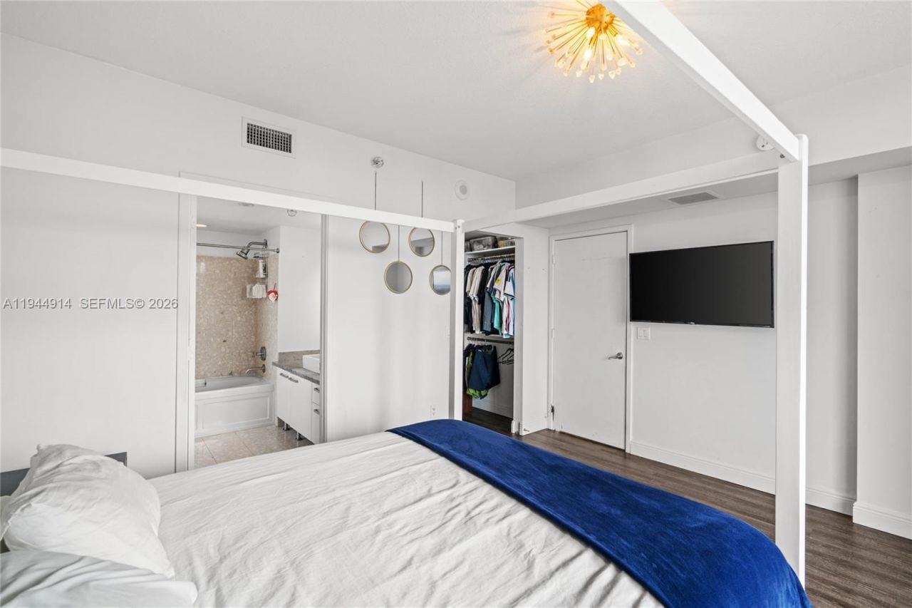 185 SW 7th St , Unit 2702, Miami, FL 33130 Photo