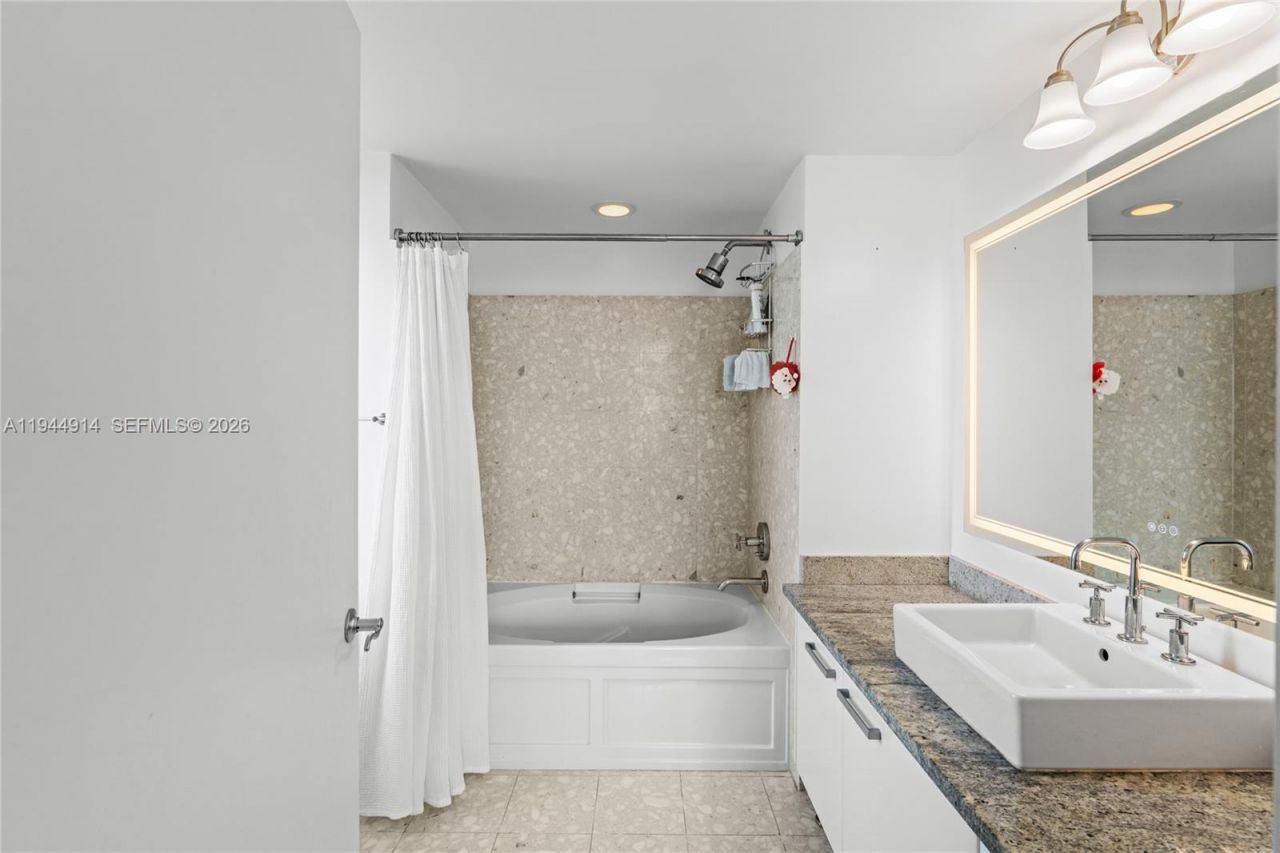 185 SW 7th St , Unit 2702, Miami, FL 33130 Photo