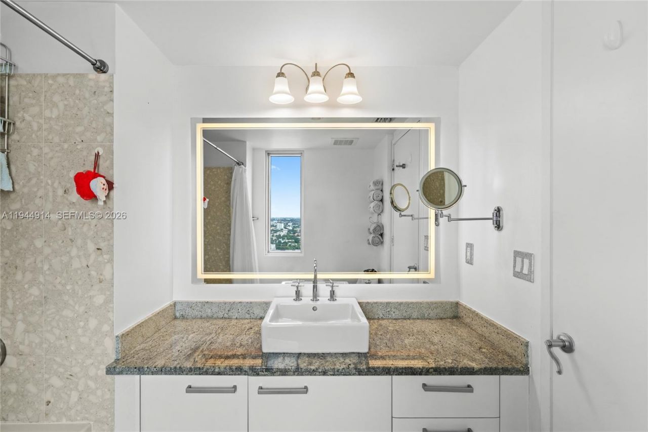 185 SW 7th St , Unit 2702, Miami, FL 33130 Photo