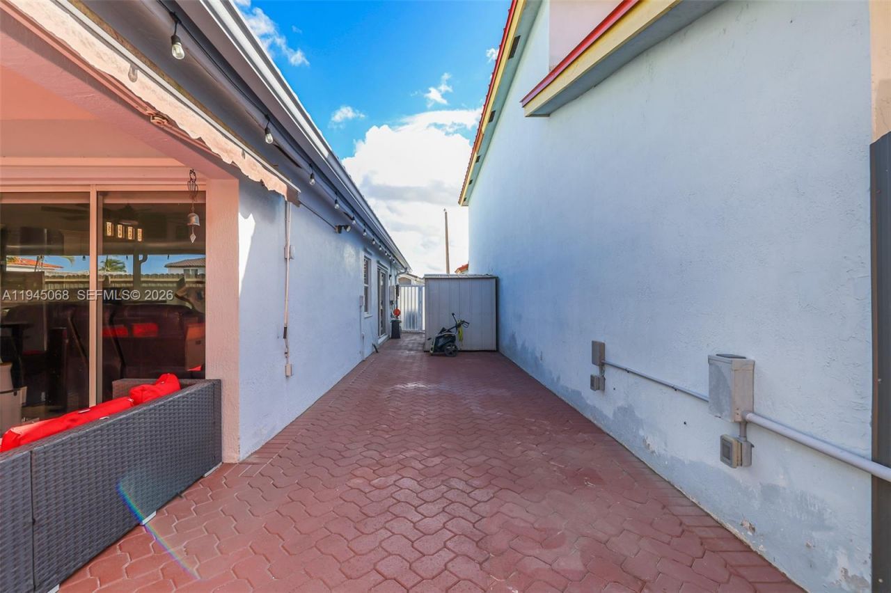 9526 SW 155th Ave, Miami, FL 33196 Photo