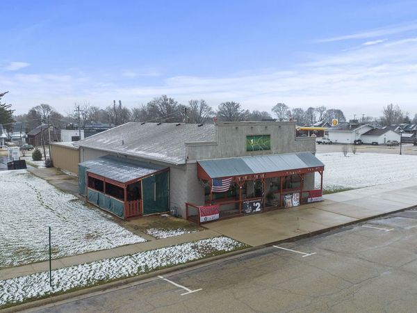 12 W Main St, Mount Morris, IL 61054