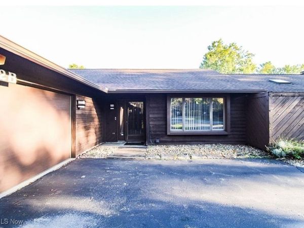 3502 Somerset Drive, Unit B, Youngstown, OH 44505