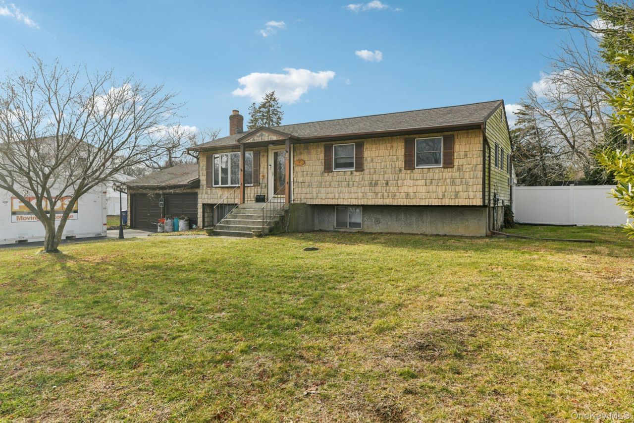 44 Nadine Lane Port Jefferson Station, NY 11776