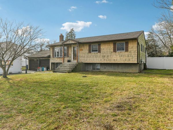 44 Nadine Lane, Port Jefferson Station, NY 11776