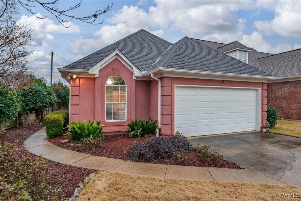 25 HIGHLAND Manor Tuscaloosa, AL 35406