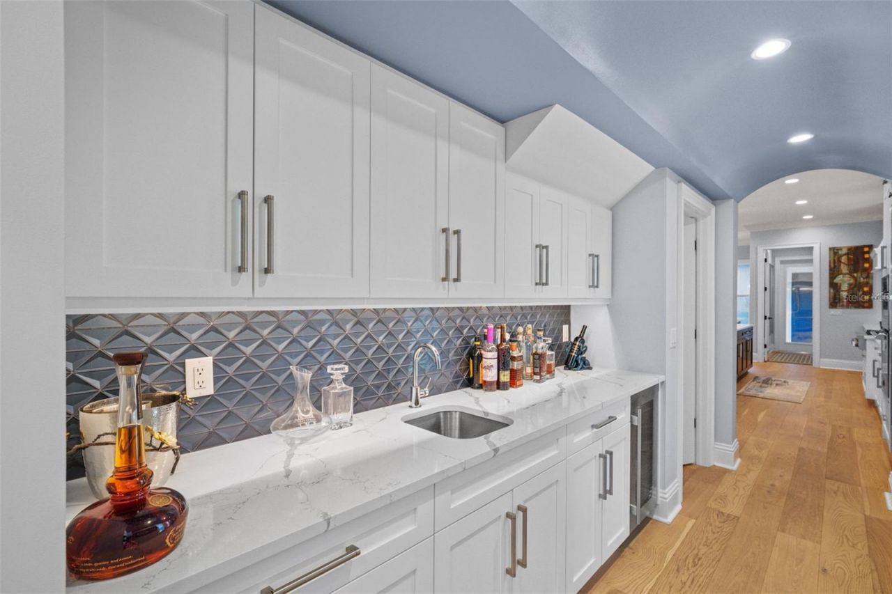 3301 W Lawn Avenue, Tampa, FL 33611 Photo