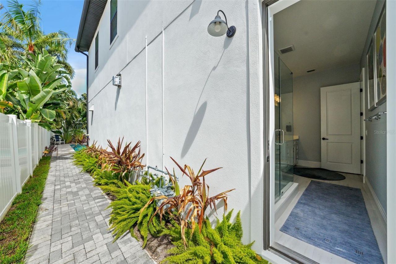 3301 W Lawn Avenue, Tampa, FL 33611 Photo