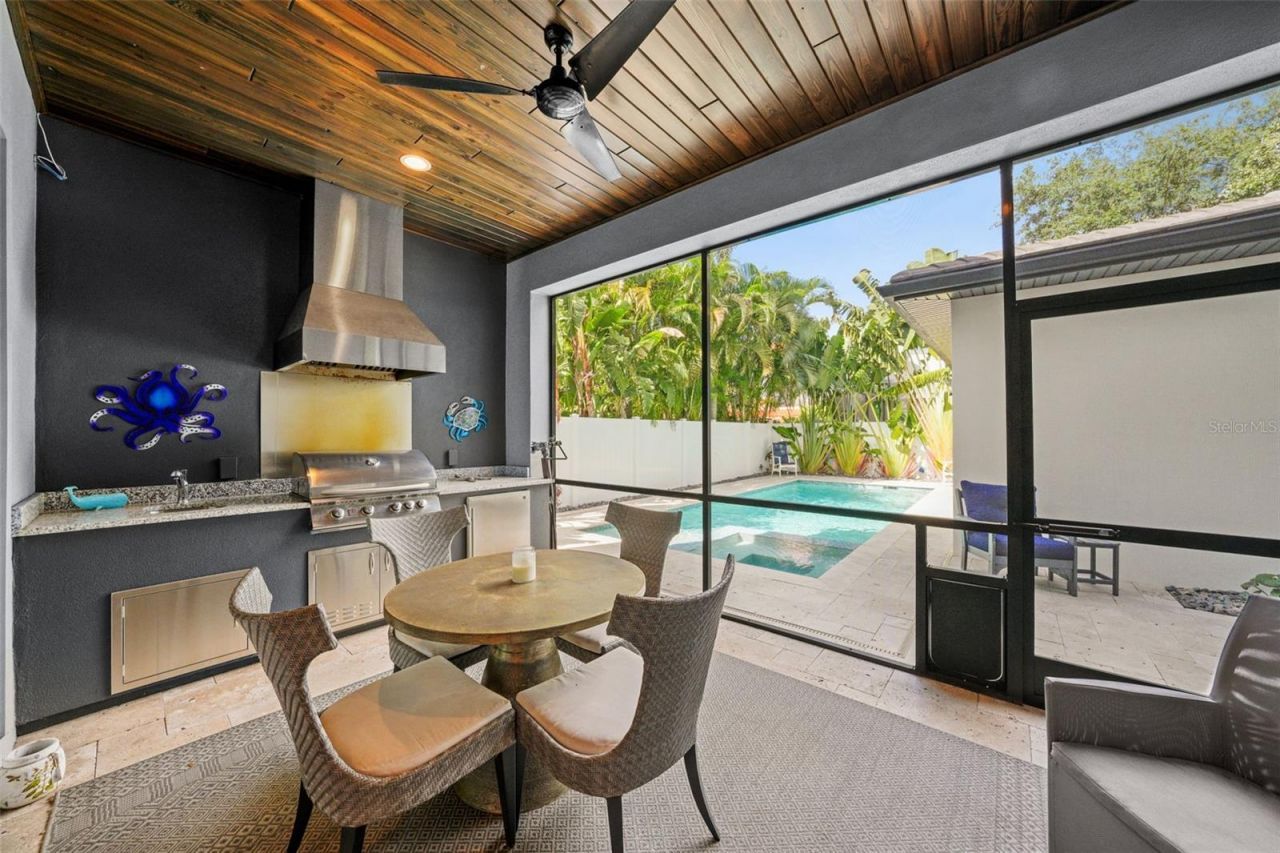 3301 W Lawn Avenue, Tampa, FL 33611 Photo