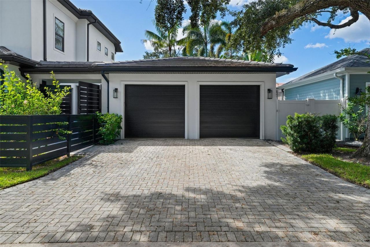 3301 W Lawn Avenue, Tampa, FL 33611 Photo