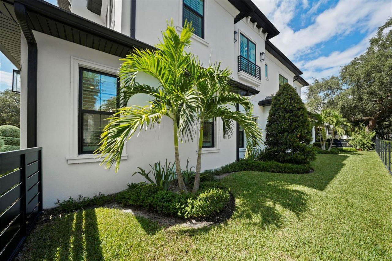 3301 W Lawn Avenue, Tampa, FL 33611 Photo