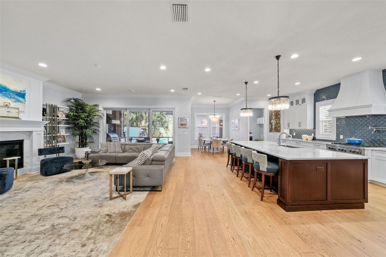 3301 W Lawn Avenue, Tampa, FL 33611 Photo