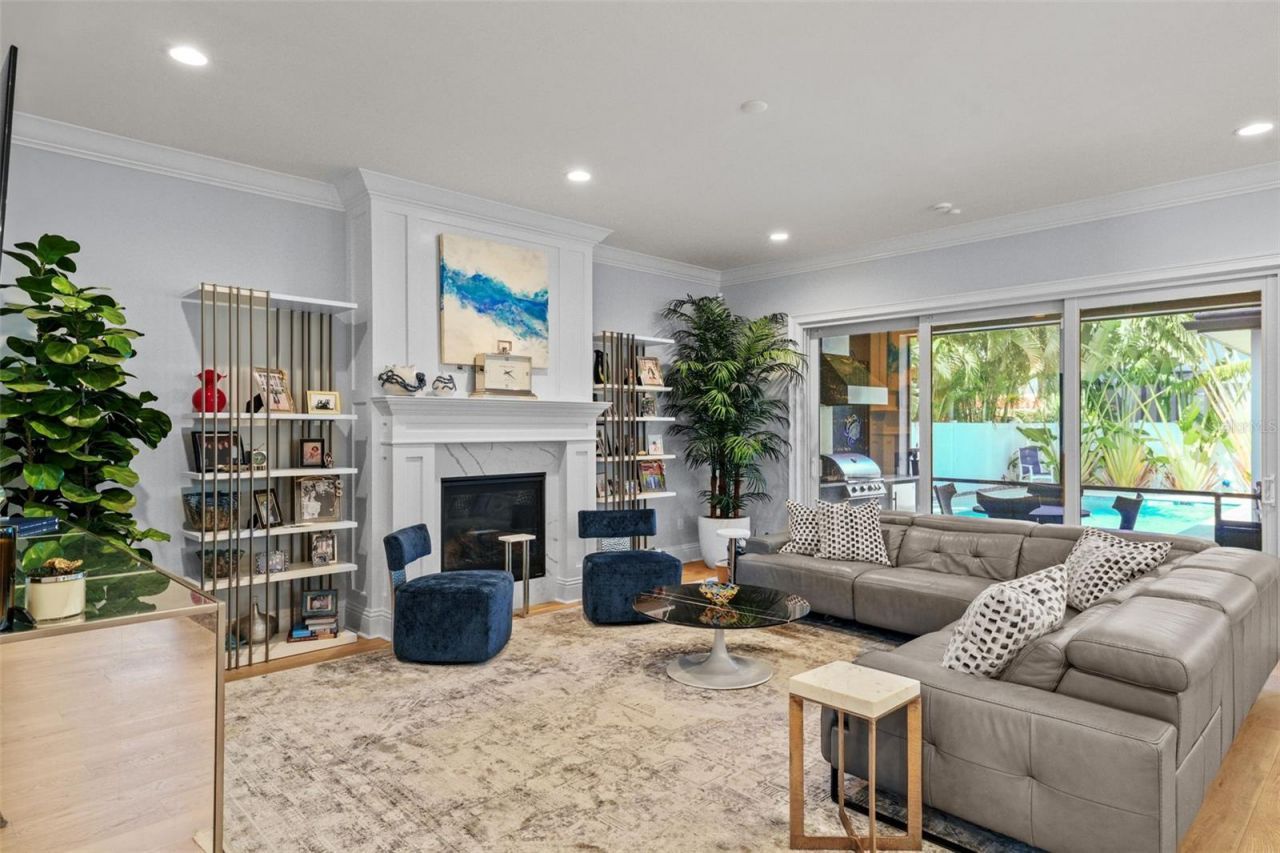 3301 W Lawn Avenue, Tampa, FL 33611 Photo