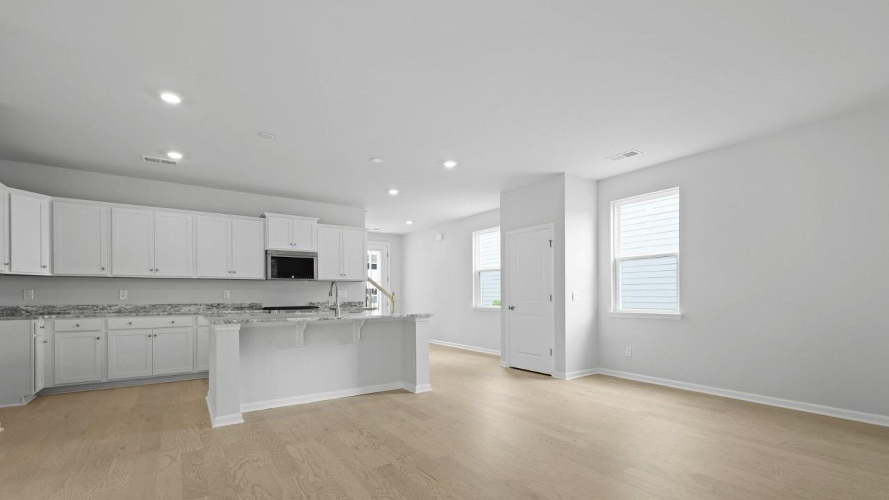 225 Seele Street Photo 8