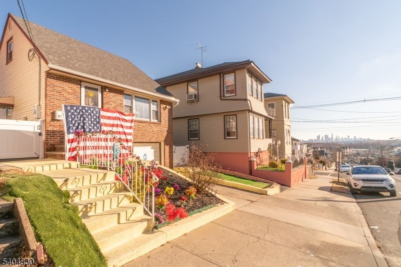 211 Bergen Ave, Kearny, NJ 07032 Main Photo