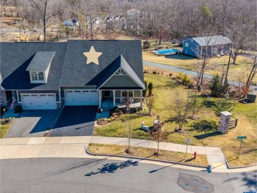 393 WINDING RD, Keswick, VA 22947