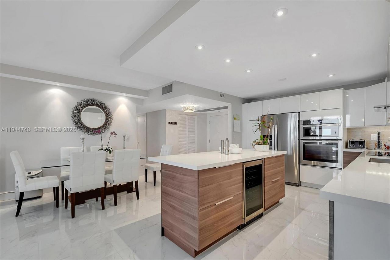 2301 Collins Ave, Unit 810, Miami Beach, FL 33139 Photo