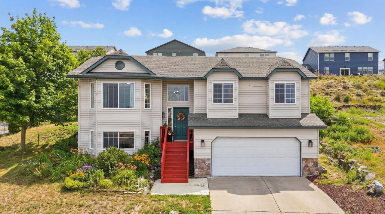 8015 S West Terrace Dr, Cheney, WA 99004 Main Photo