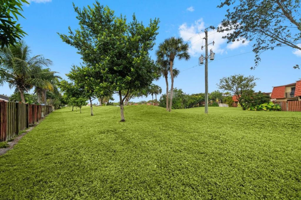 8374 Dynasty Drive, Boca Raton, FL 33433 Photo