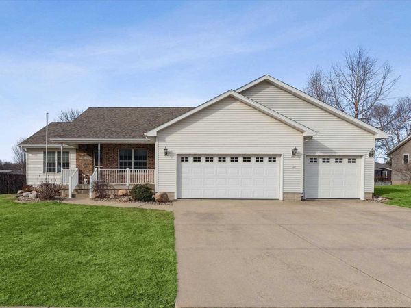 1710 Mackin Drive, Dewitt, IA 52742