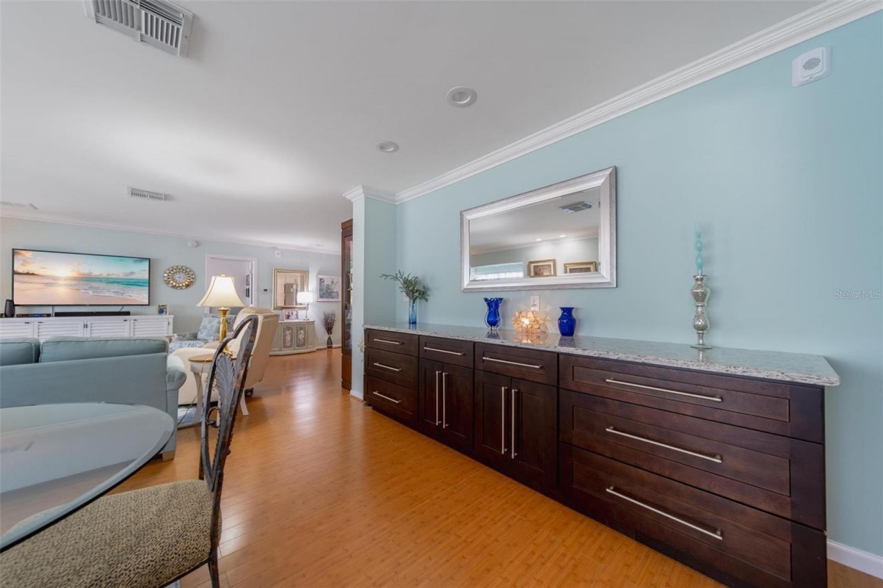 5020 Brittany Drive S, Unit 324, Saint Petersburg, FL 33715 Photo