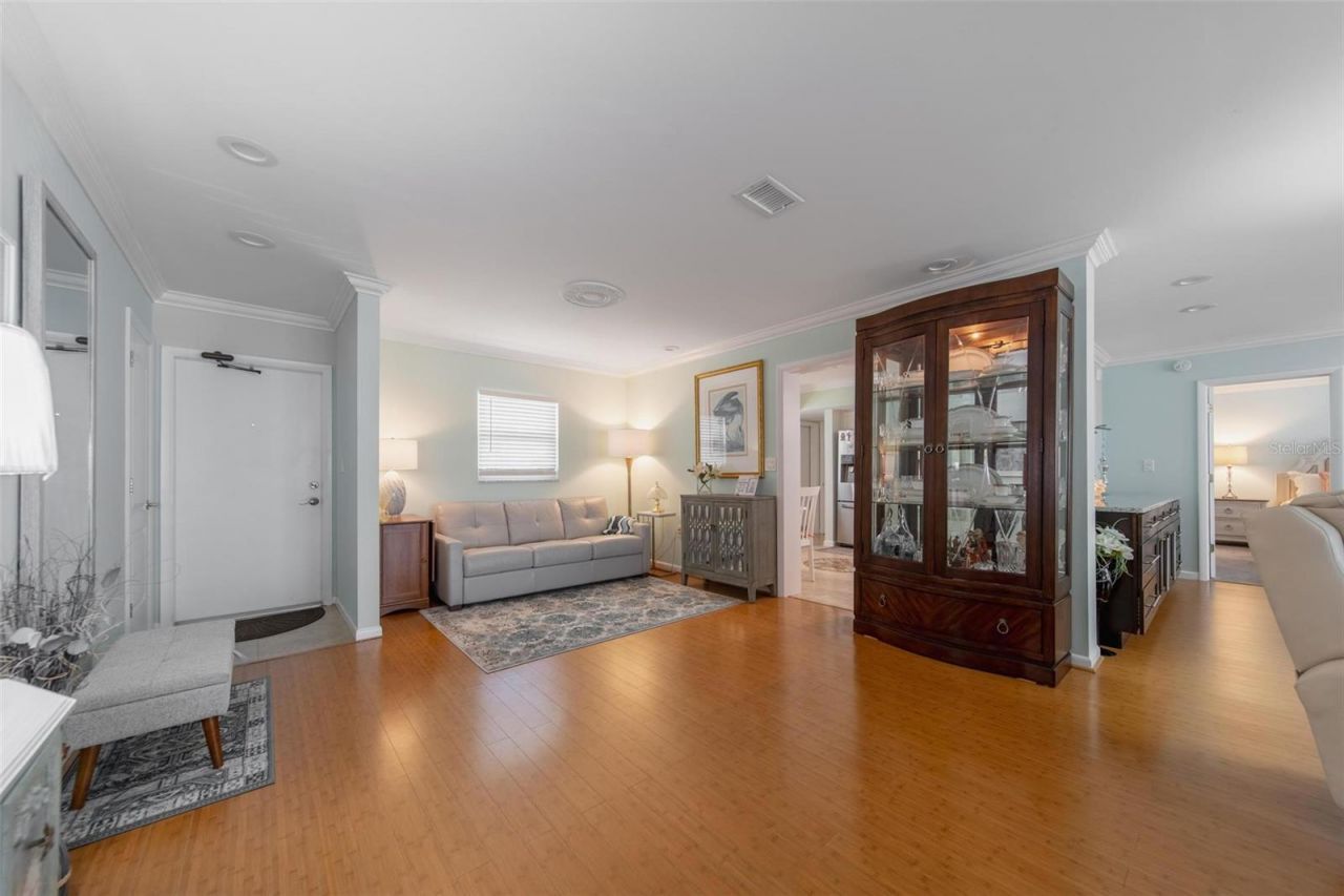 5020 Brittany Drive S, Unit 324, Saint Petersburg, FL 33715 Photo