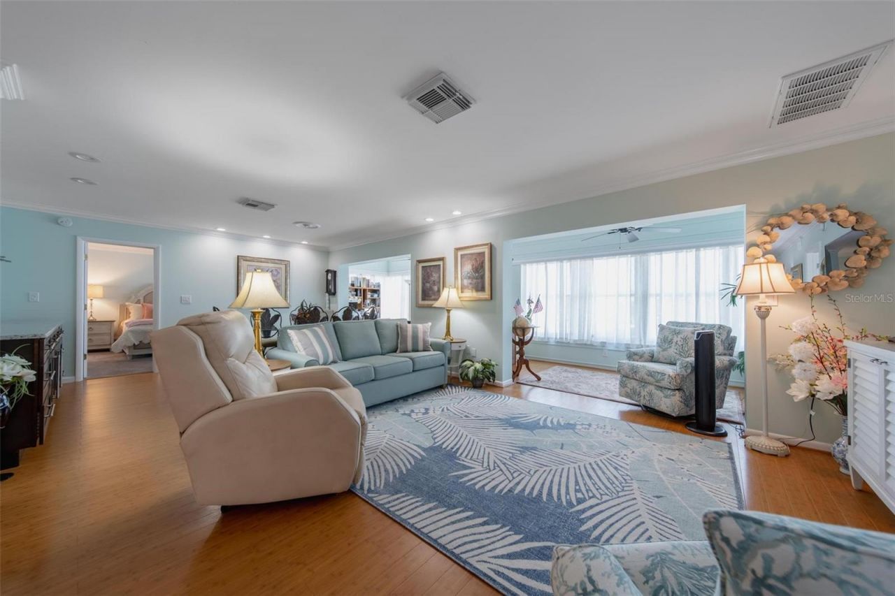 5020 Brittany Drive S, Unit 324, Saint Petersburg, FL 33715 Photo