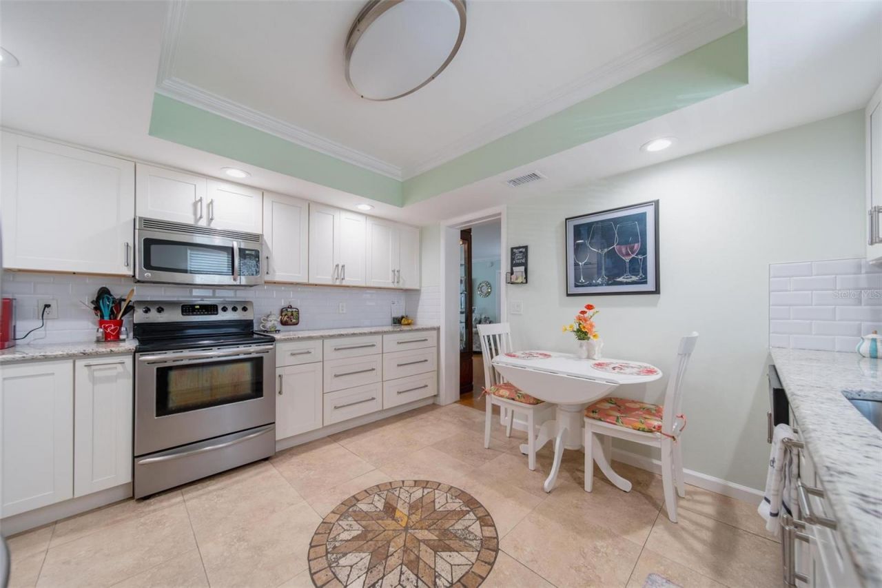 5020 Brittany Drive S, Unit 324, Saint Petersburg, FL 33715 Photo