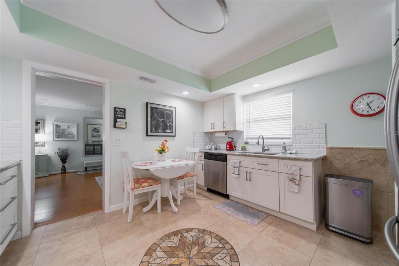 5020 Brittany Drive S, Unit 324, Saint Petersburg, FL 33715 Photo