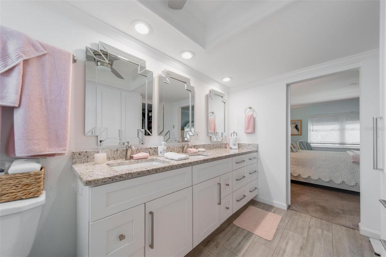 5020 Brittany Drive S, Unit 324, Saint Petersburg, FL 33715 Photo