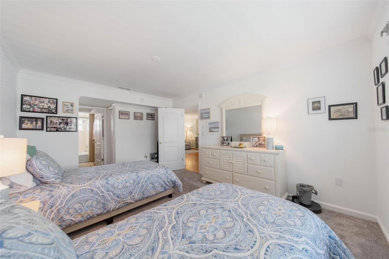 5020 Brittany Drive S, Unit 324, Saint Petersburg, FL 33715 Photo