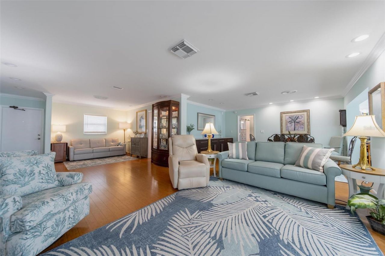 5020 Brittany Drive S, Unit 324, Saint Petersburg, FL 33715 Photo