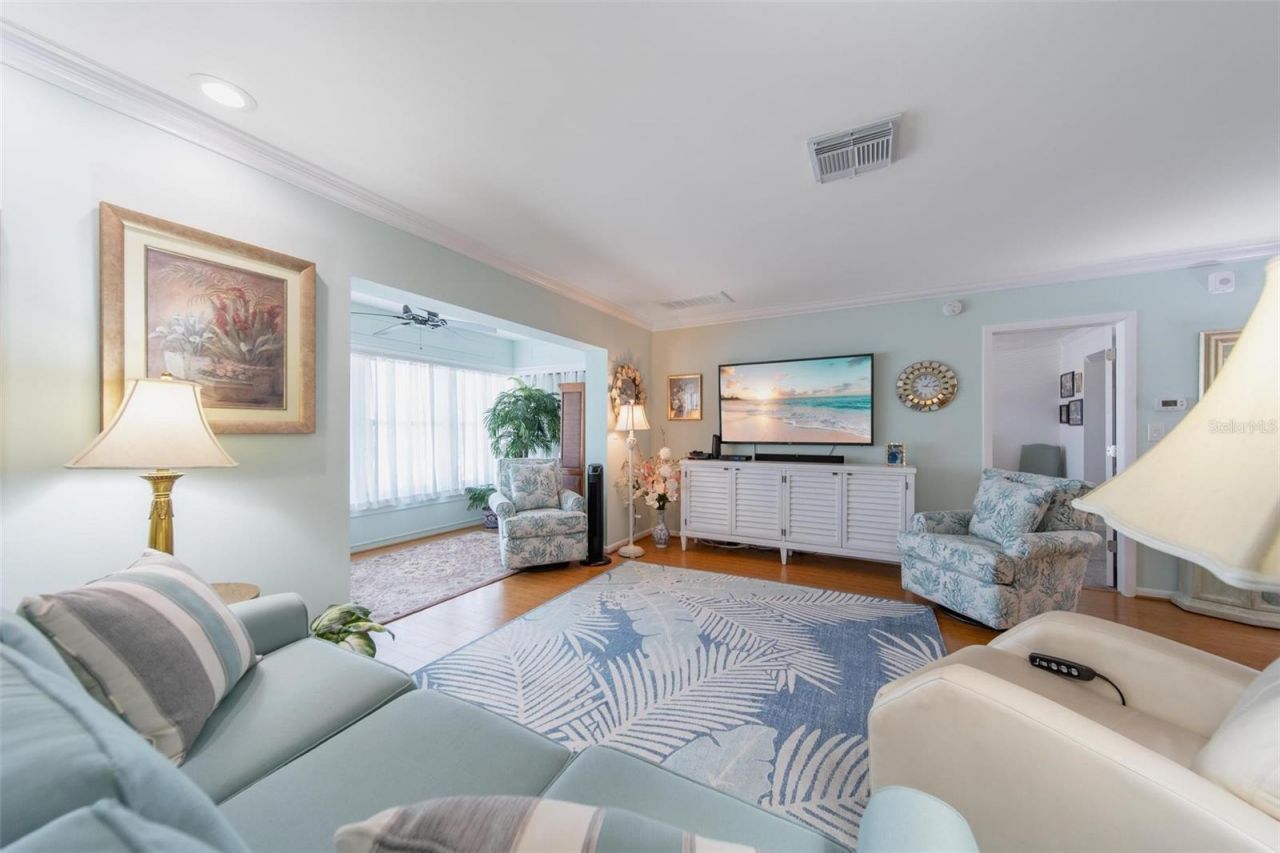 5020 Brittany Drive S, Unit 324, Saint Petersburg, FL 33715 Photo