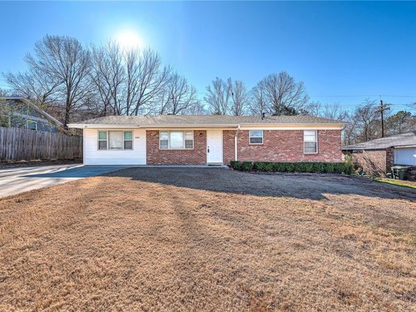 1925 S Custer Lane , Fayetteville, AR 72701