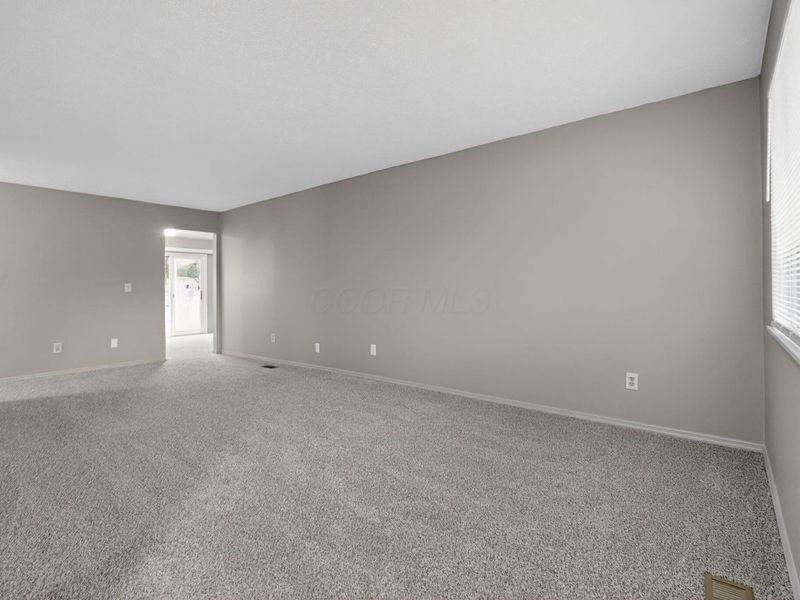 322 Huber Village Boulevard, Westerville, OH 43081 Photo 5