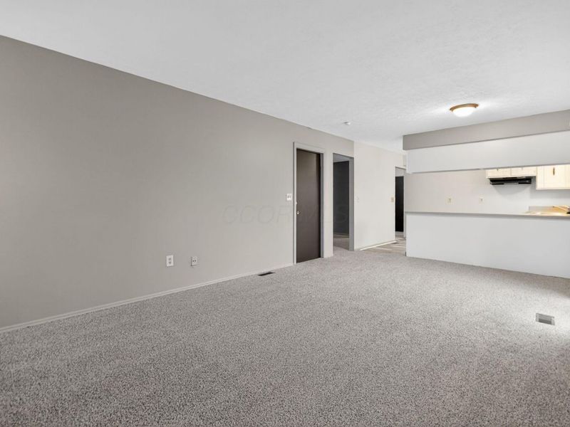 322 Huber Village Boulevard, Westerville, OH 43081 Photo 8