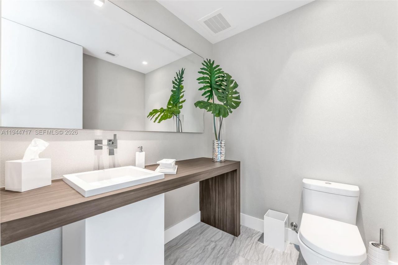 19575 Collins Ave, Unit 12, Sunny Isles Beach, FL 33160 Photo