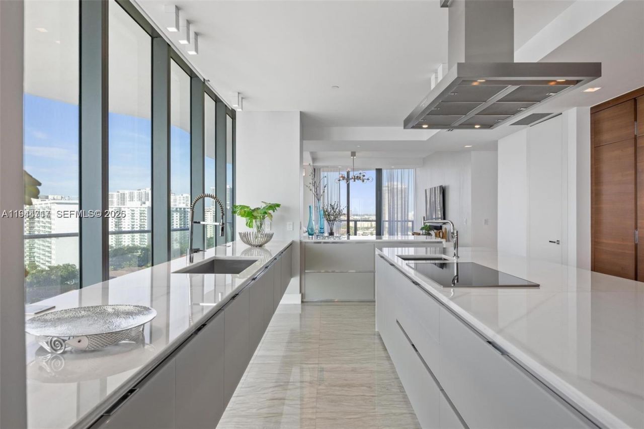19575 Collins Ave, Unit 12, Sunny Isles Beach, FL 33160 Photo