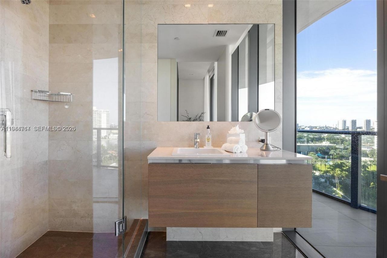 19575 Collins Ave, Unit 12, Sunny Isles Beach, FL 33160 Photo