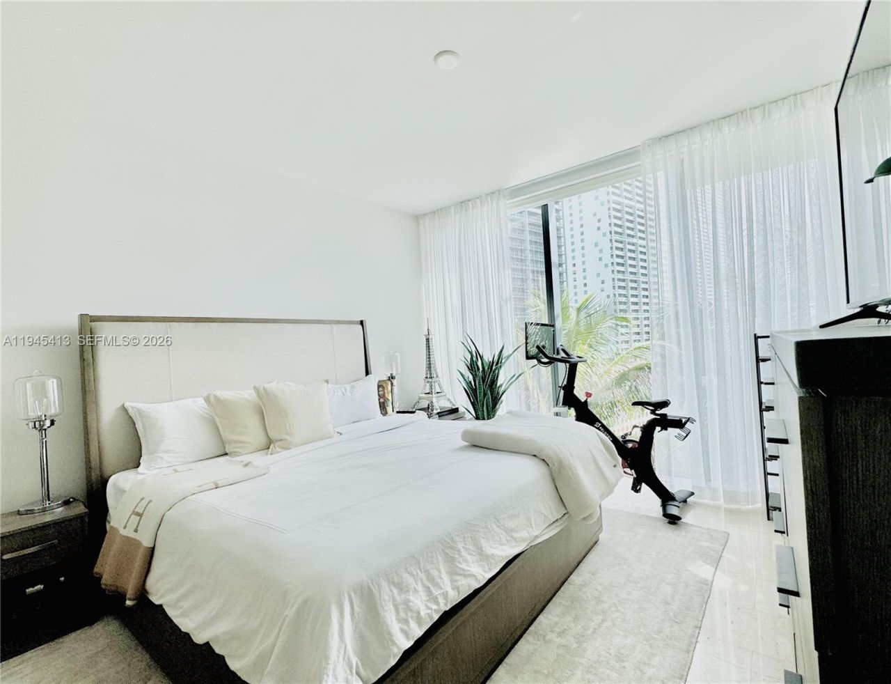 68 SE 6th St, Unit 903, Miami, FL 33131 Photo