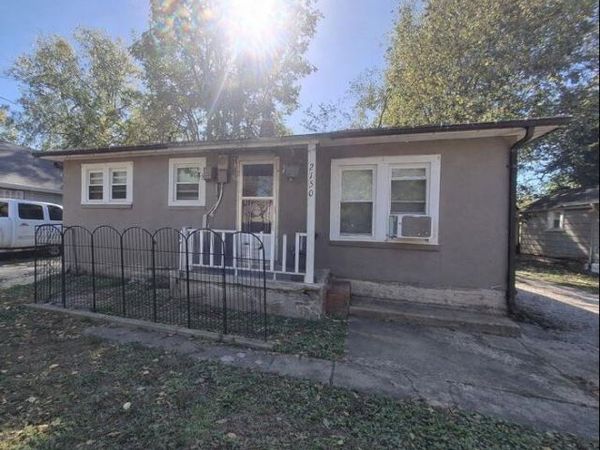 2150 W Chestnut Street, Springfield, MO 65802