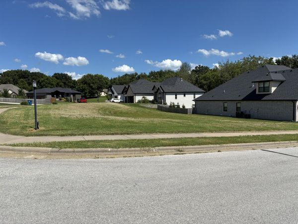 702 S Hickory Drive, Springfield, MO 65809
