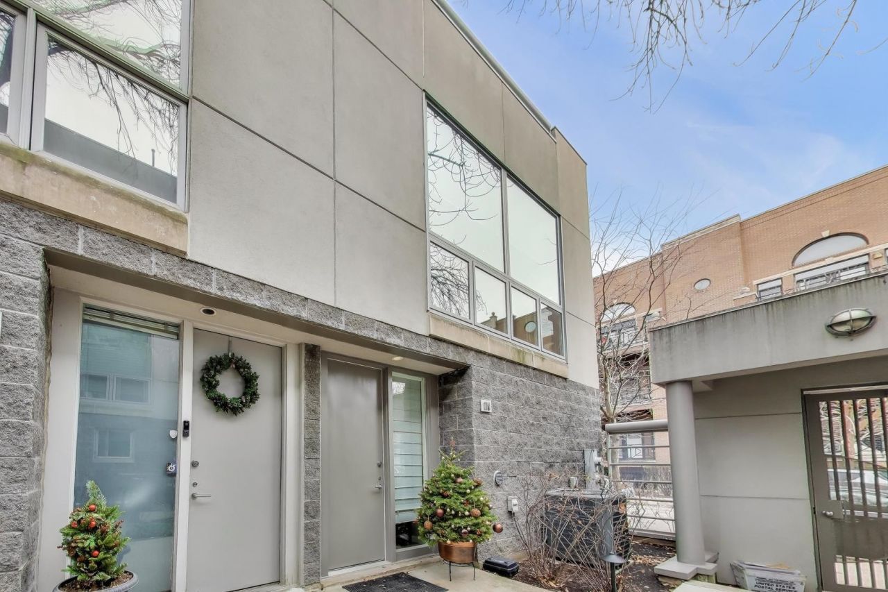 664 N Peoria Street, Unit 1N, Chicago, IL 60642 Main Photo