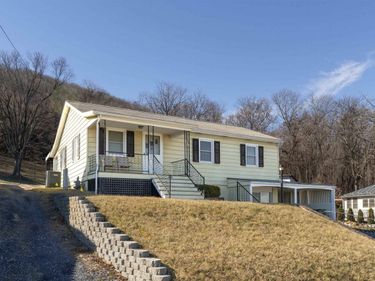 906 ALTA ST, Staunton, VA 24401