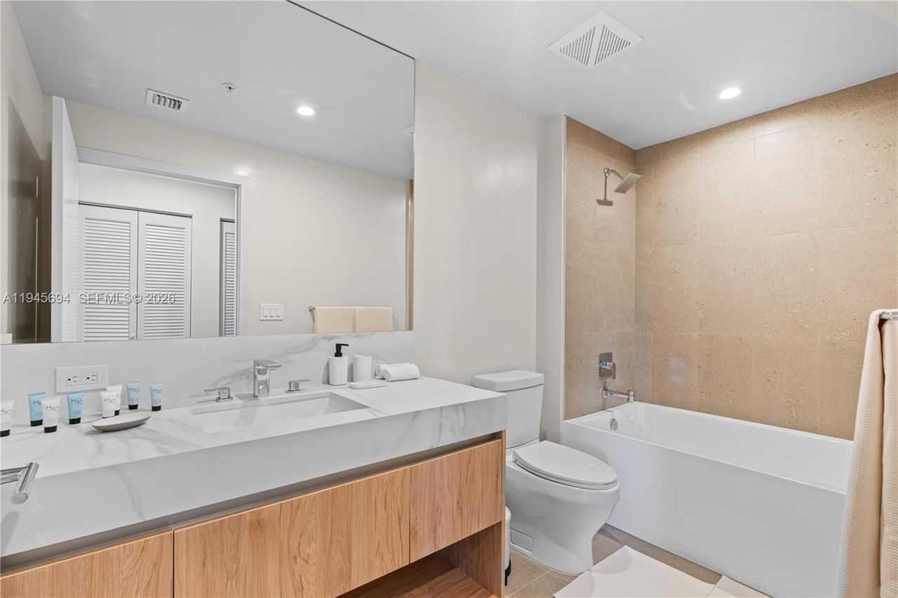 11 NE 6th St, Unit 1601, Miami, FL 33132 Photo